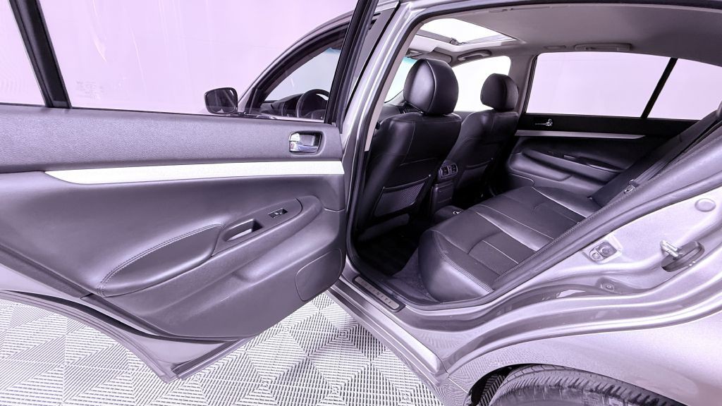 2009 INFINITI G37 Image 16