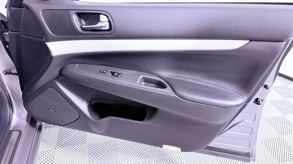 2009 INFINITI G37 Image 23