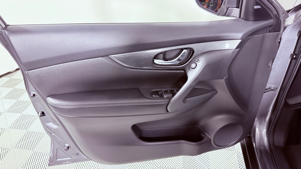 2016 Nissan Rogue Image 8