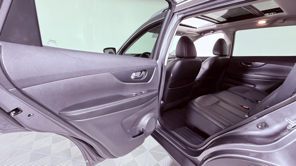 2016 Nissan Rogue Image 16