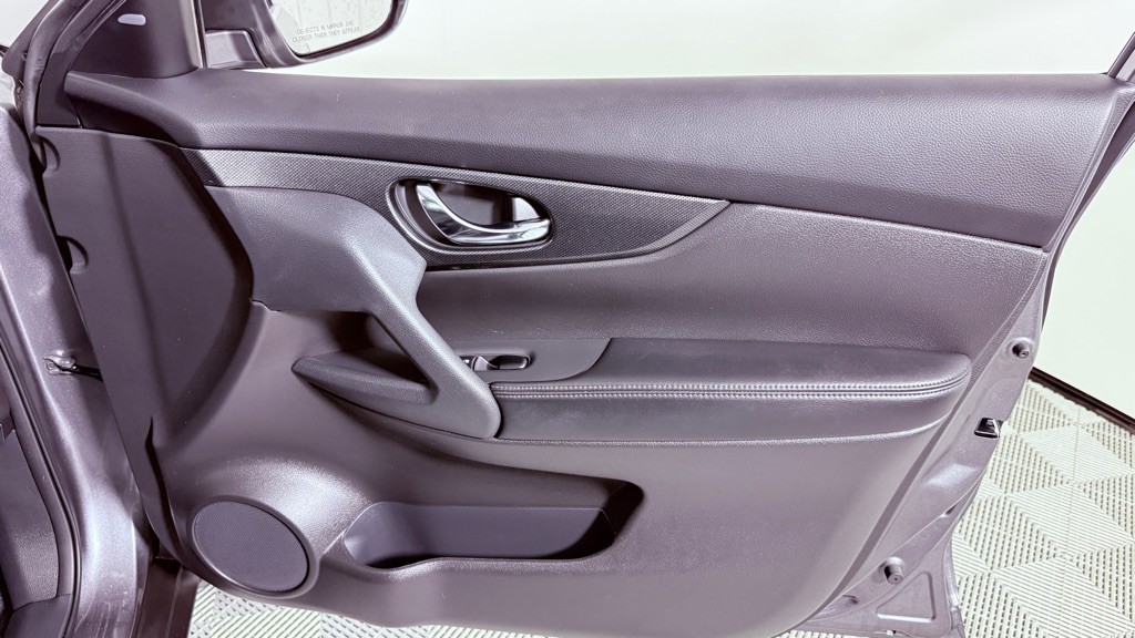 2016 Nissan Rogue Image 24