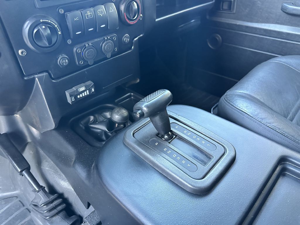 1993 Land Rover Defender Image 12