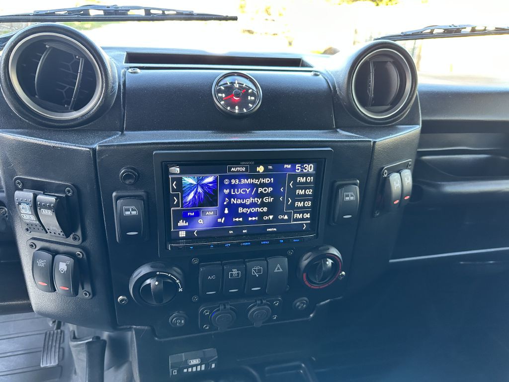 1993 Land Rover Defender Image 13