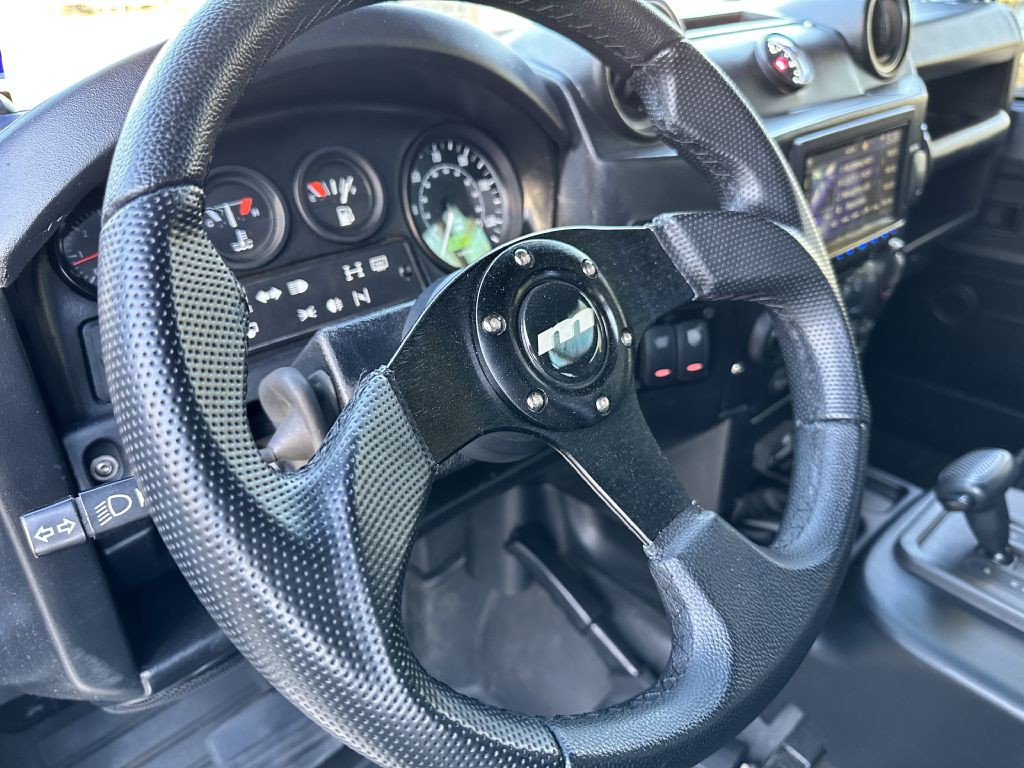 1993 Land Rover Defender Image 17