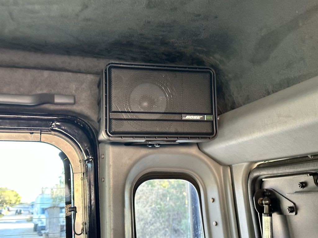 1993 Land Rover Defender Image 24