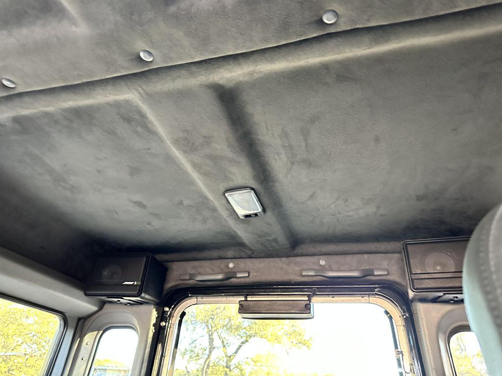1993 Land Rover Defender Image 25
