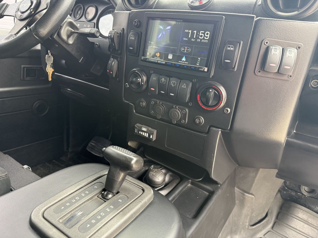 1993 Land Rover Defender Image 18
