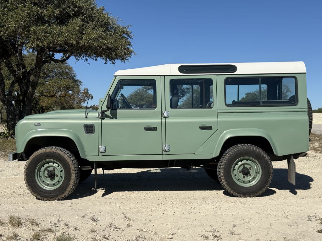 1992 Land Rover Defender Image 3