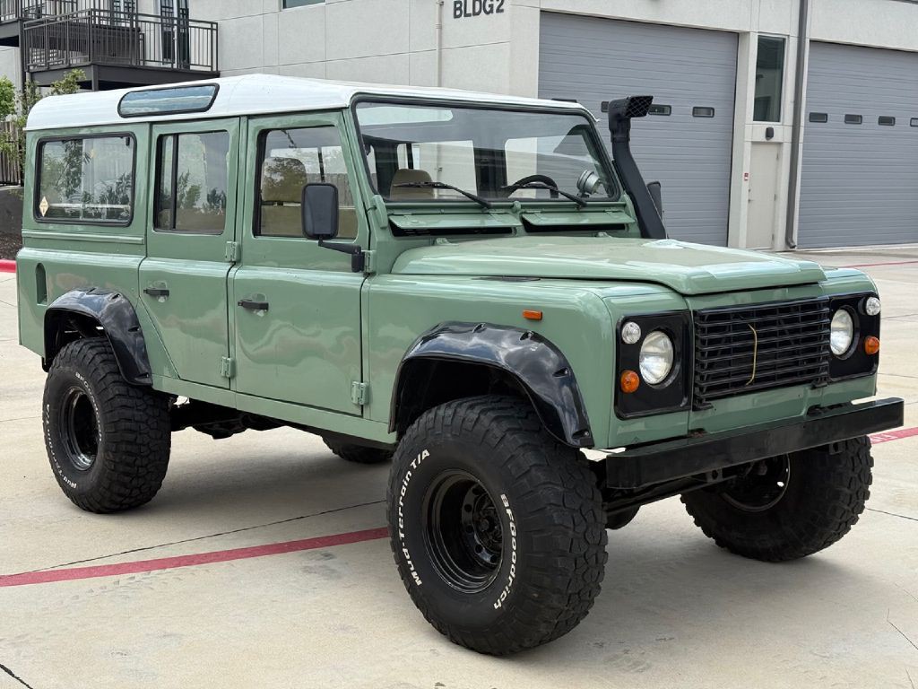1993 Land Rover Defender Image 2