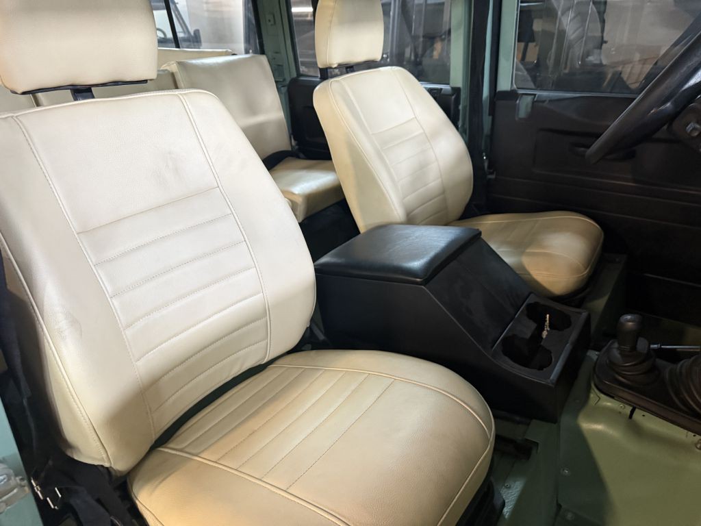 1993 Land Rover Defender Image 3