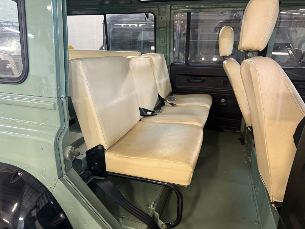 1993 Land Rover Defender Image 6