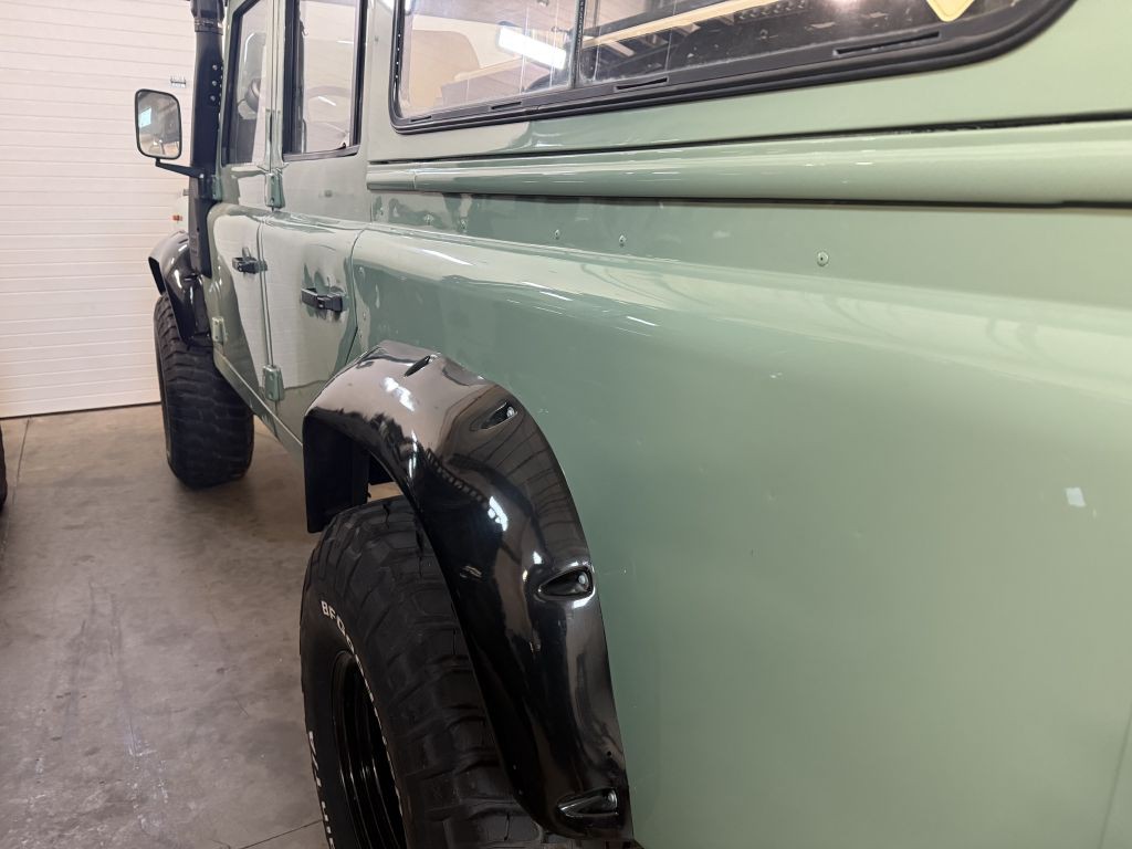 1993 Land Rover Defender Image 9