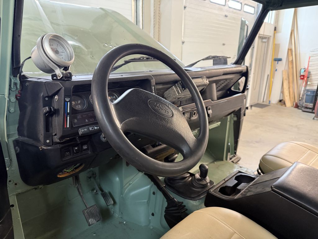 1993 Land Rover Defender Image 10