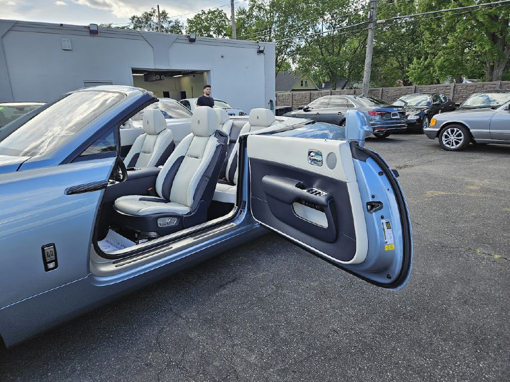2018 Rolls-Royce Dawn Image 16