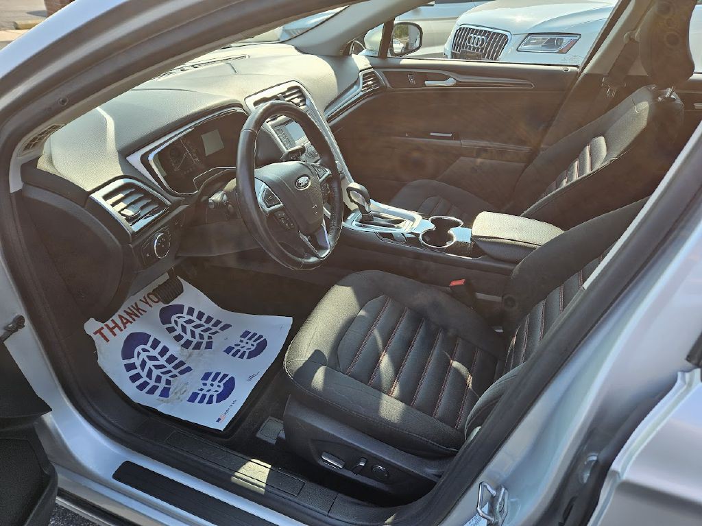 2016 Ford Fusion Image 23