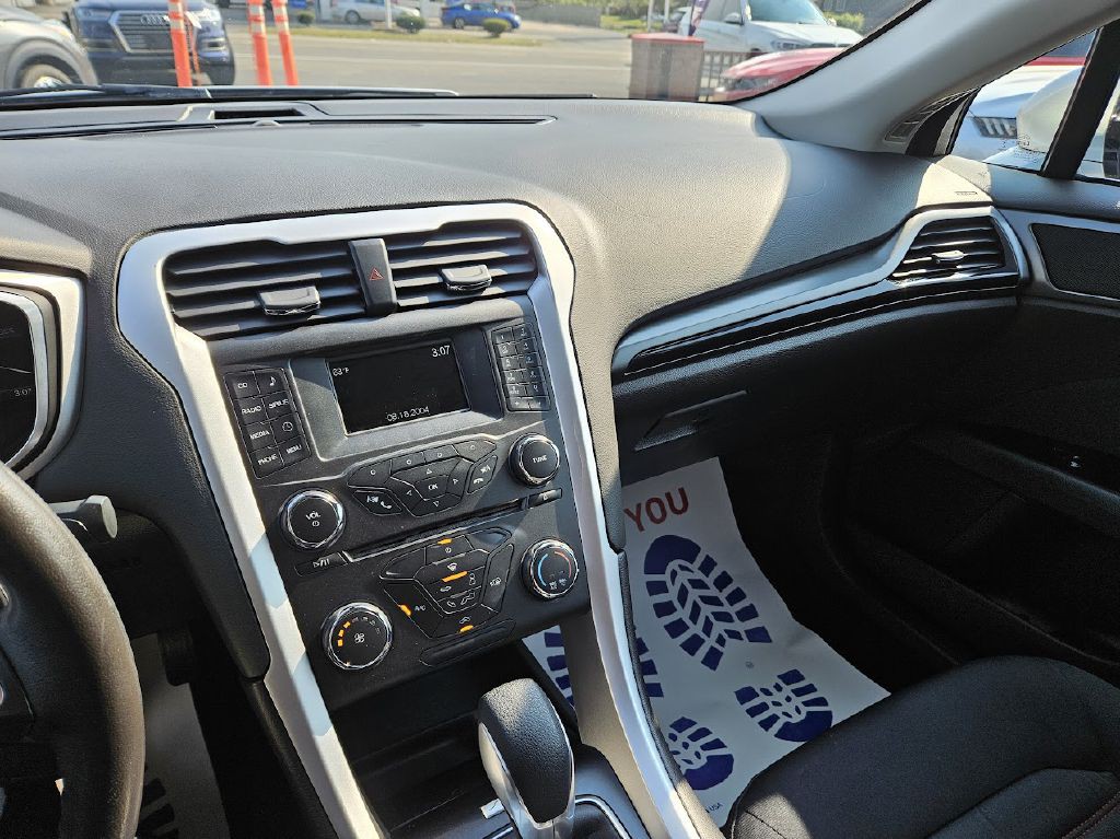 2016 Ford Fusion Image 31