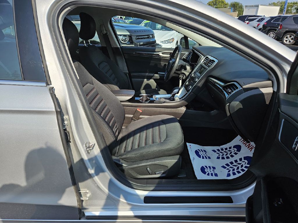 2016 Ford Fusion Image 41