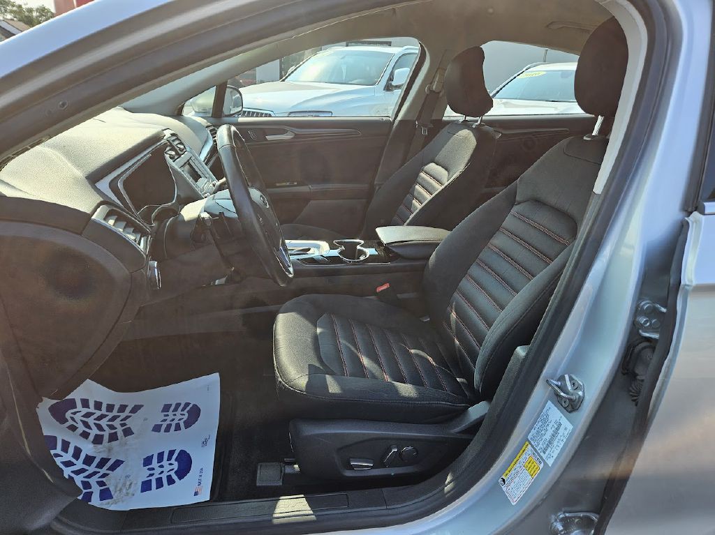 2016 Ford Fusion Image 28