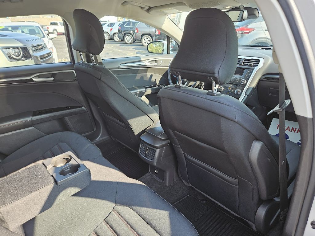 2016 Ford Fusion Image 45