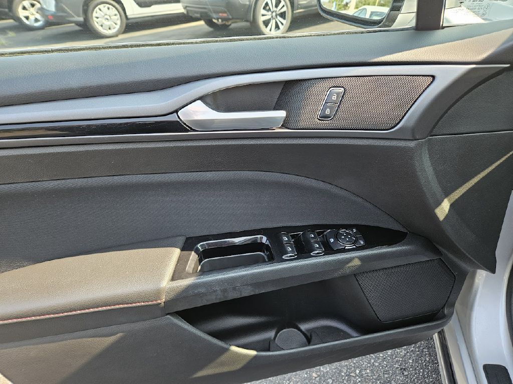 2016 Ford Fusion Image 26