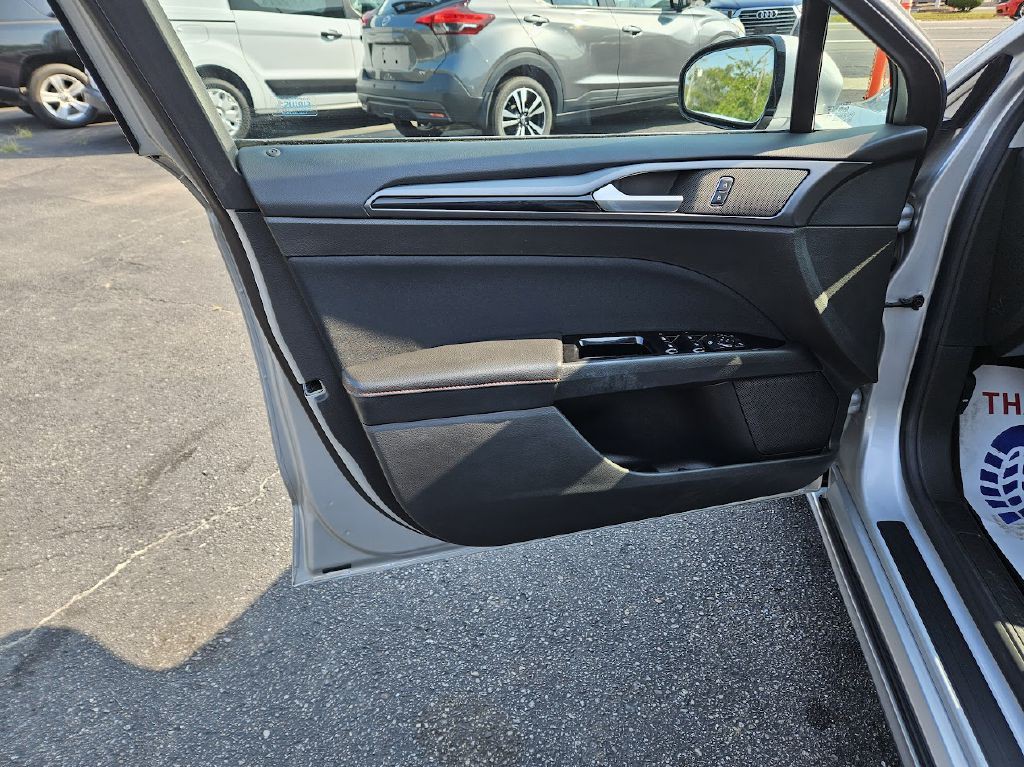 2016 Ford Fusion Image 27