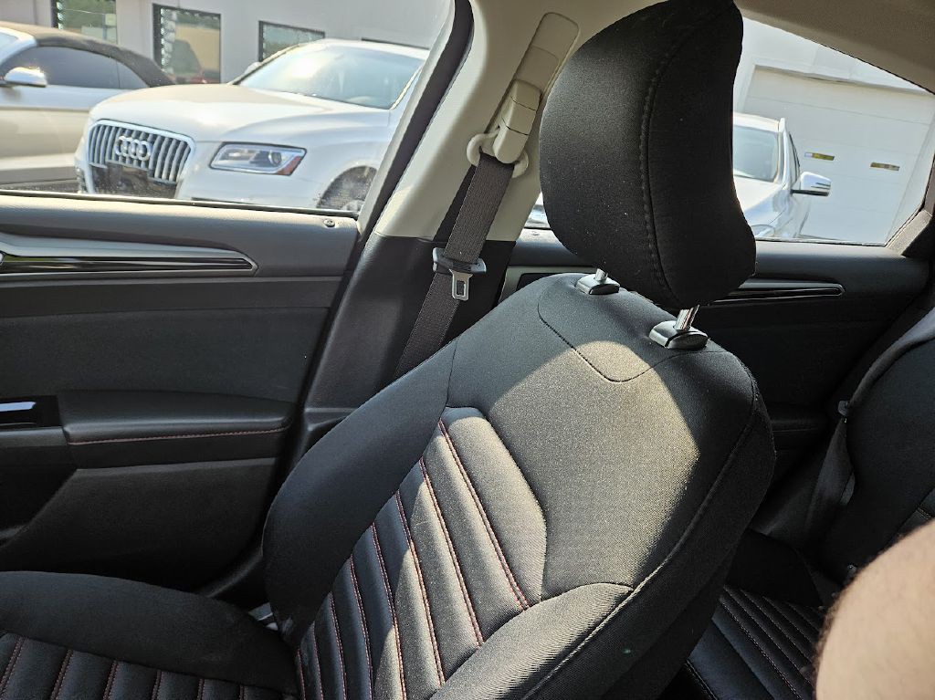 2016 Ford Fusion Image 33