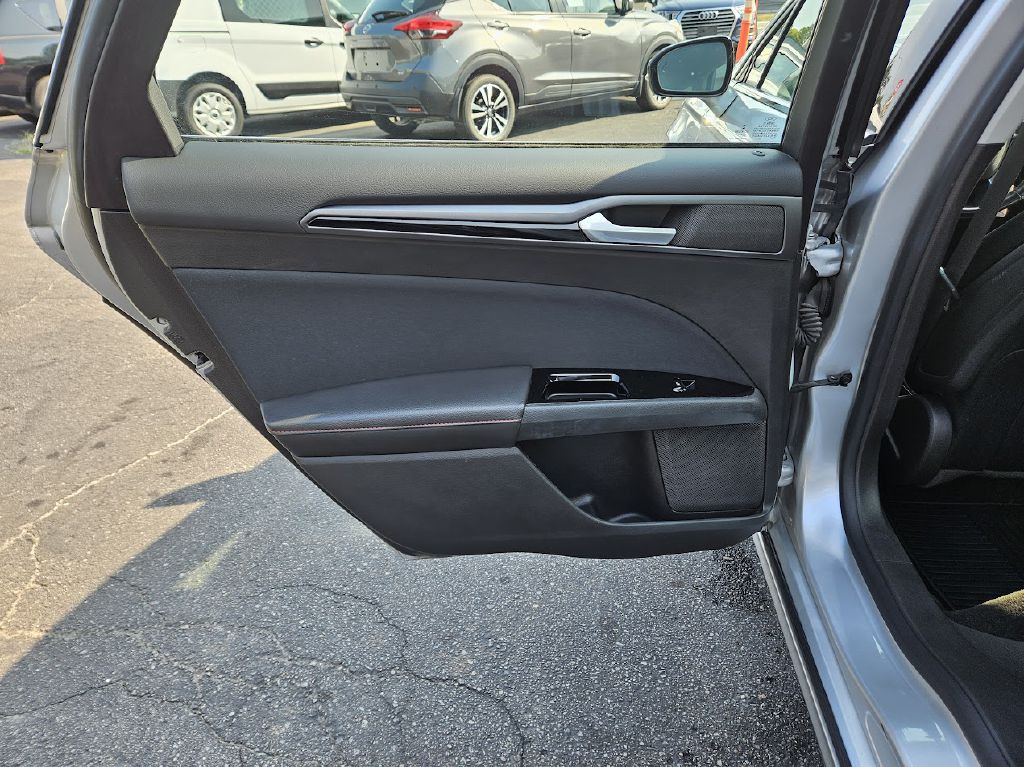 2016 Ford Fusion Image 37