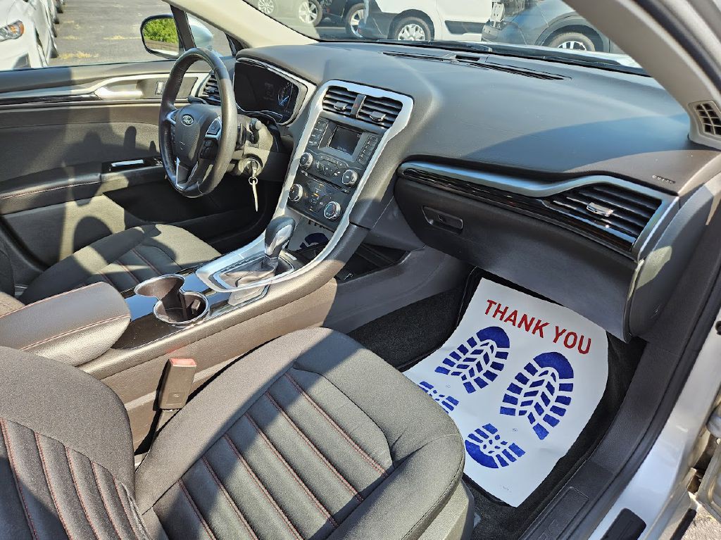 2016 Ford Fusion Image 38