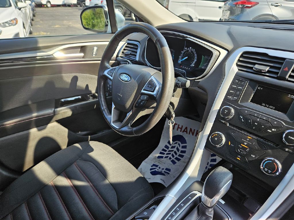 2016 Ford Fusion Image 39