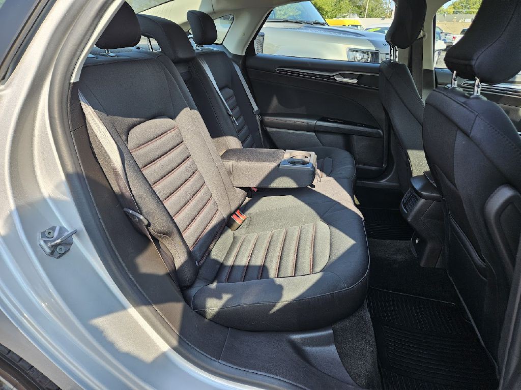 2016 Ford Fusion Image 44