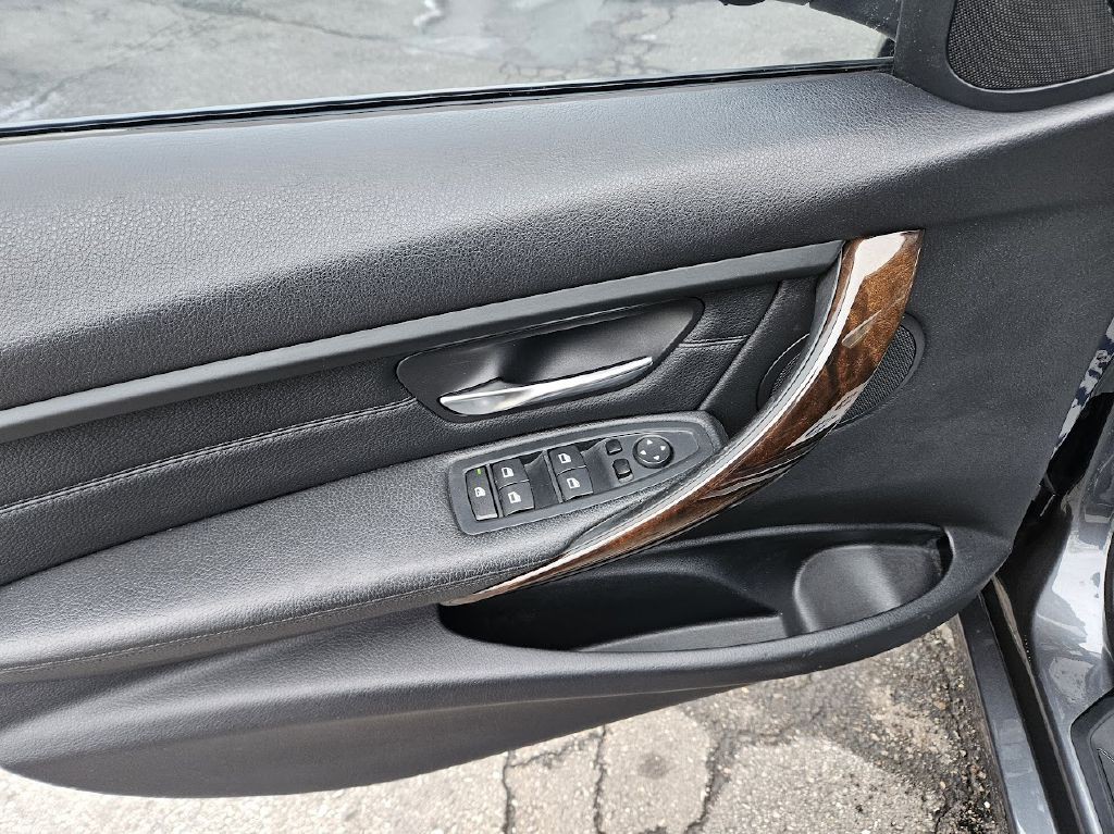 2015 BMW 3 Series Image 18
