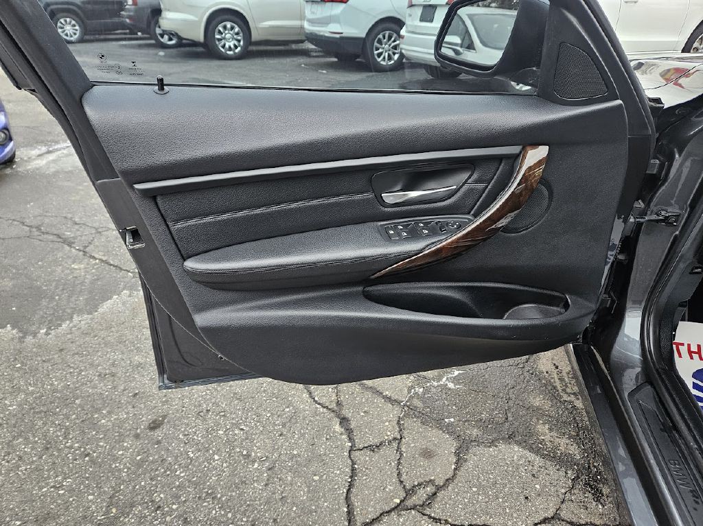 2015 BMW 3 Series Image 19
