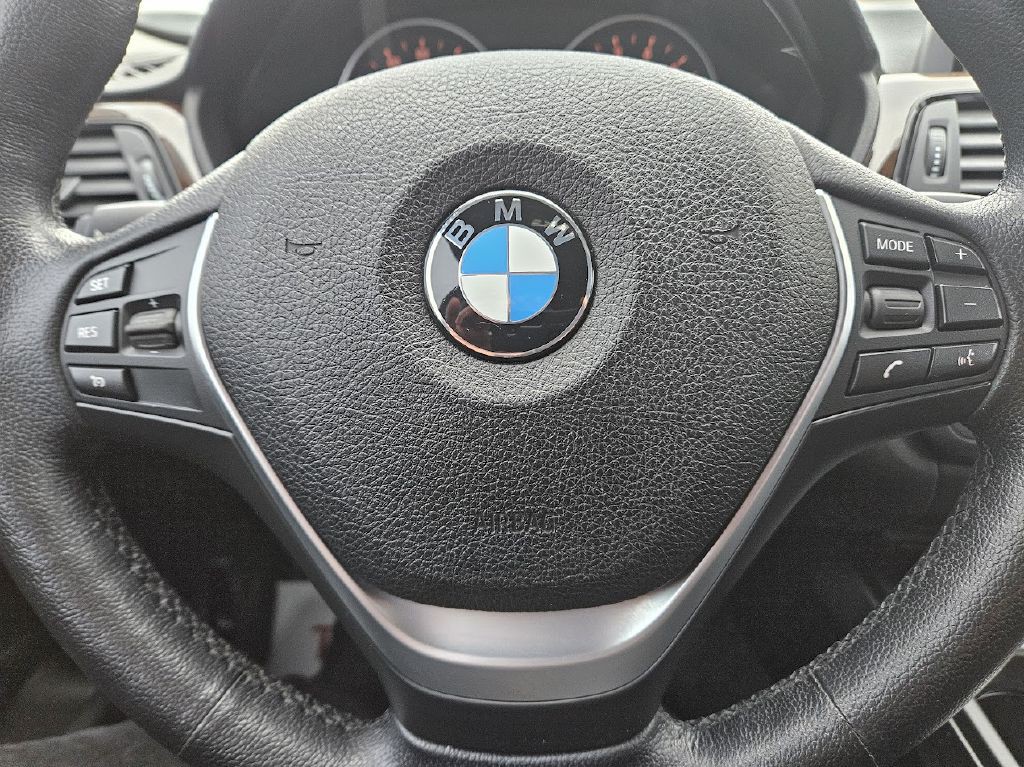 2015 BMW 3 Series Image 22