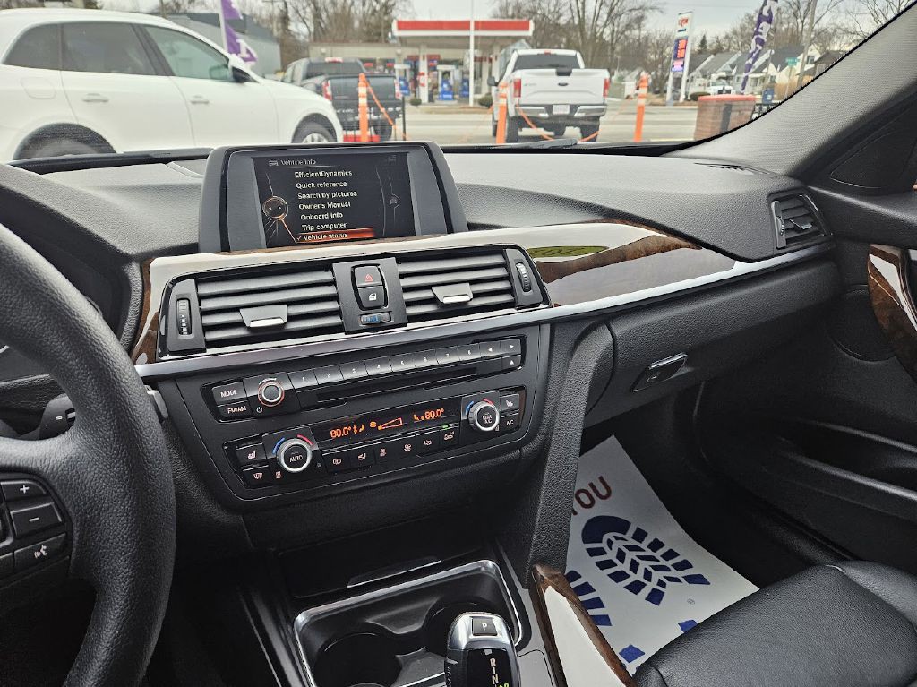 2015 BMW 3 Series Image 25