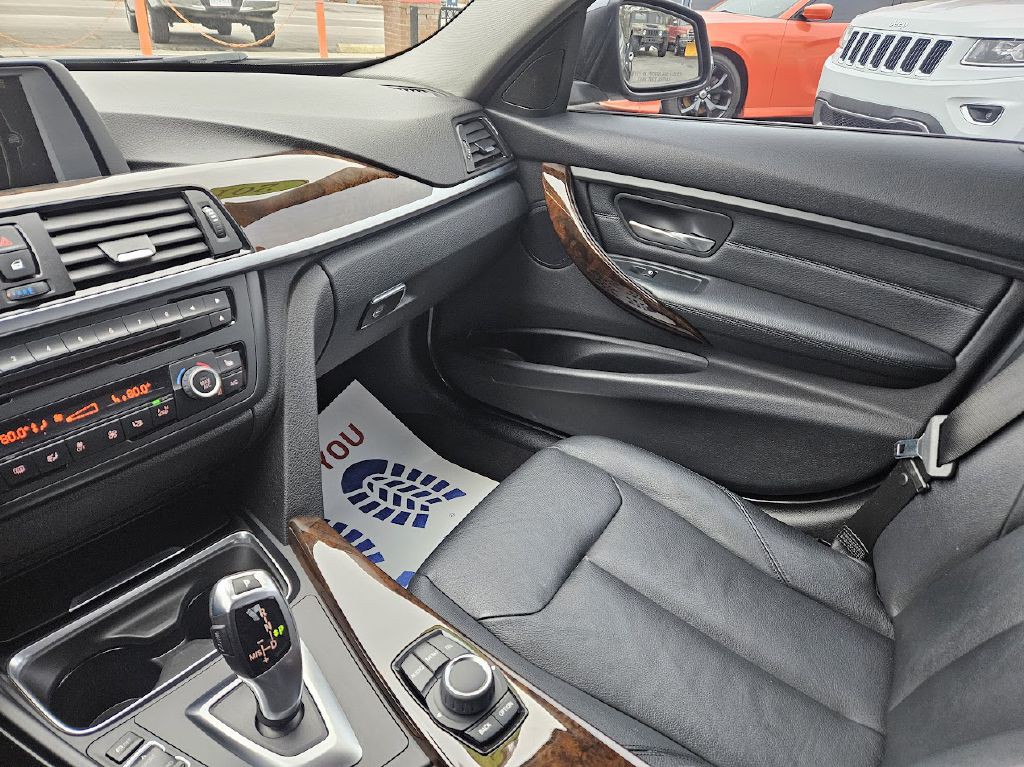 2015 BMW 3 Series Image 26