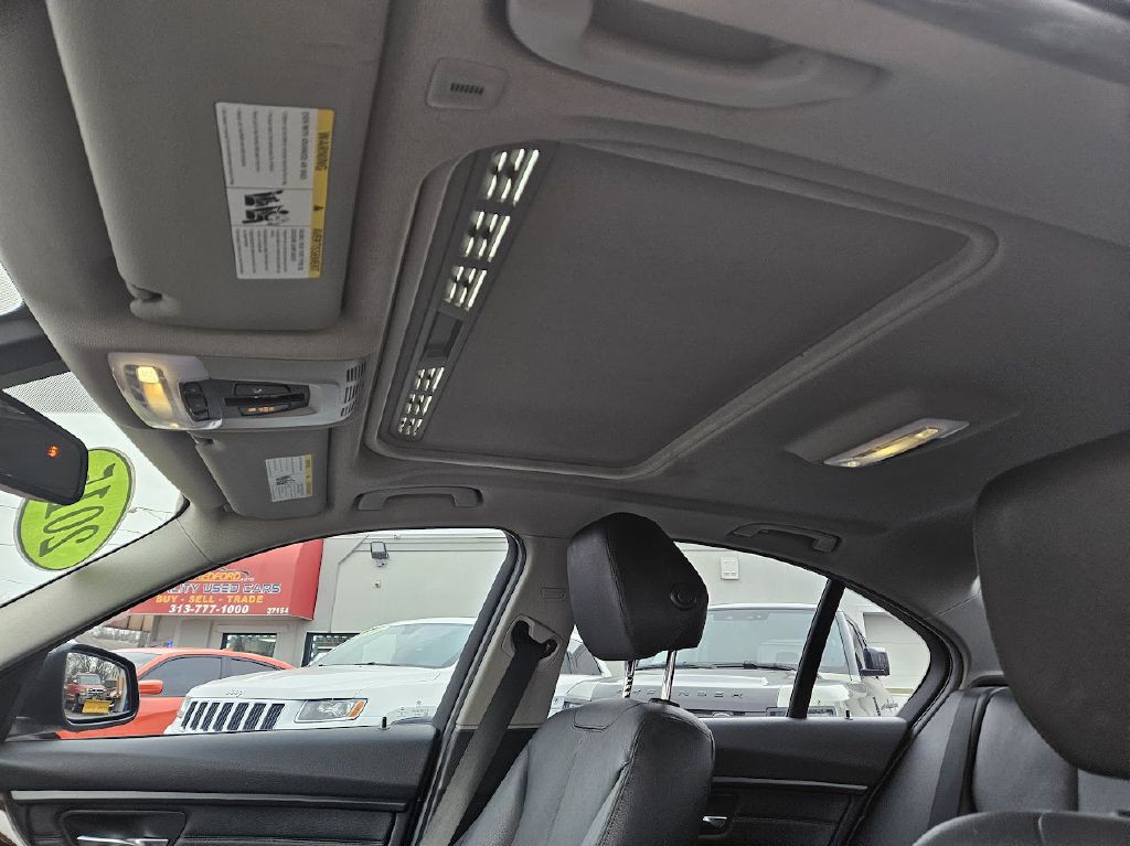 2015 BMW 3 Series Image 31