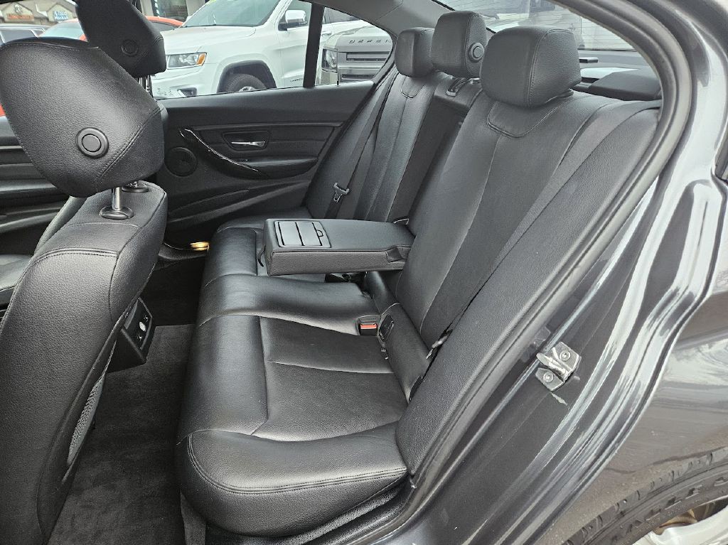 2015 BMW 3 Series Image 34