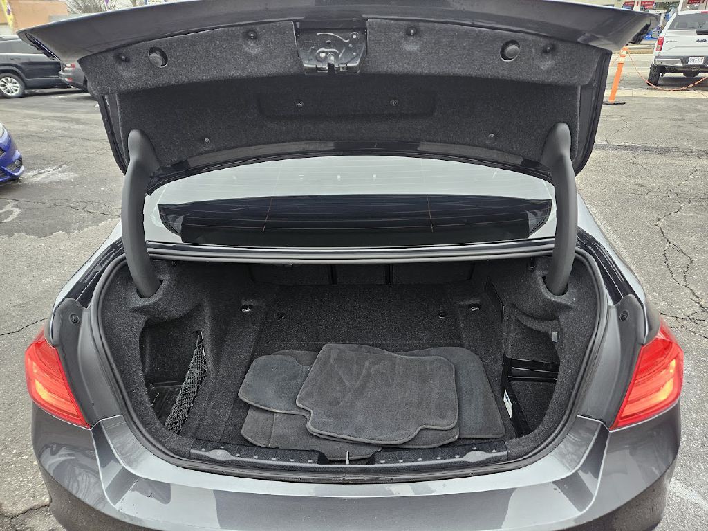 2015 BMW 3 Series Image 36