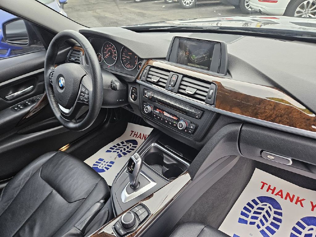 2015 BMW 3 Series Image 40