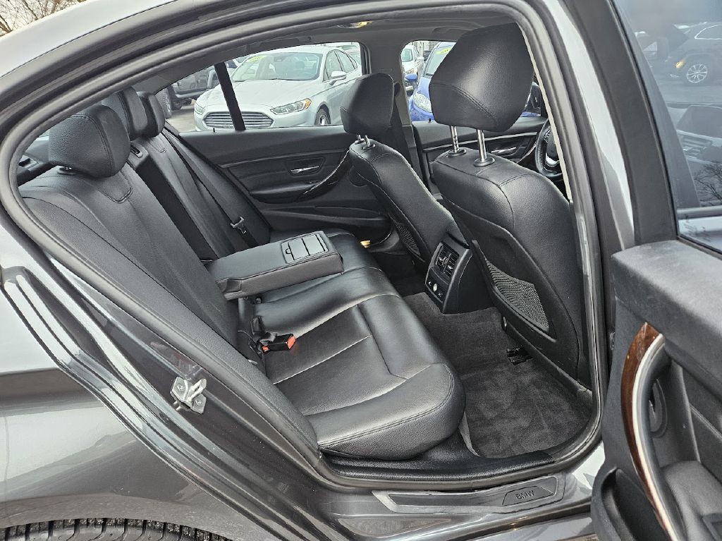 2015 BMW 3 Series Image 45