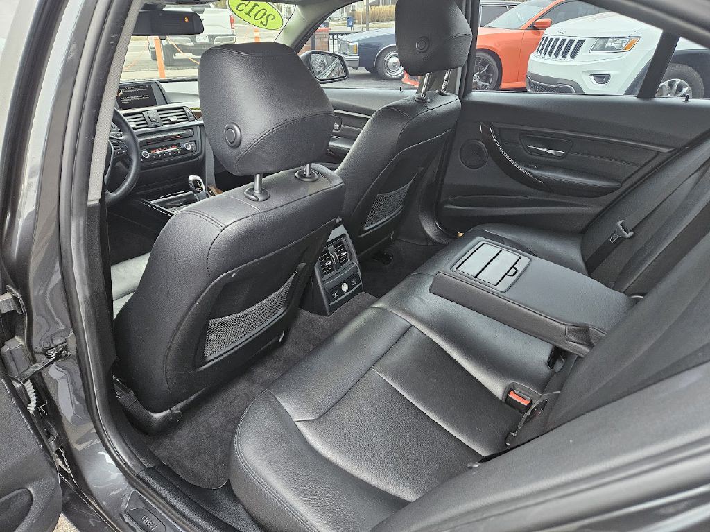 2015 BMW 3 Series Image 18