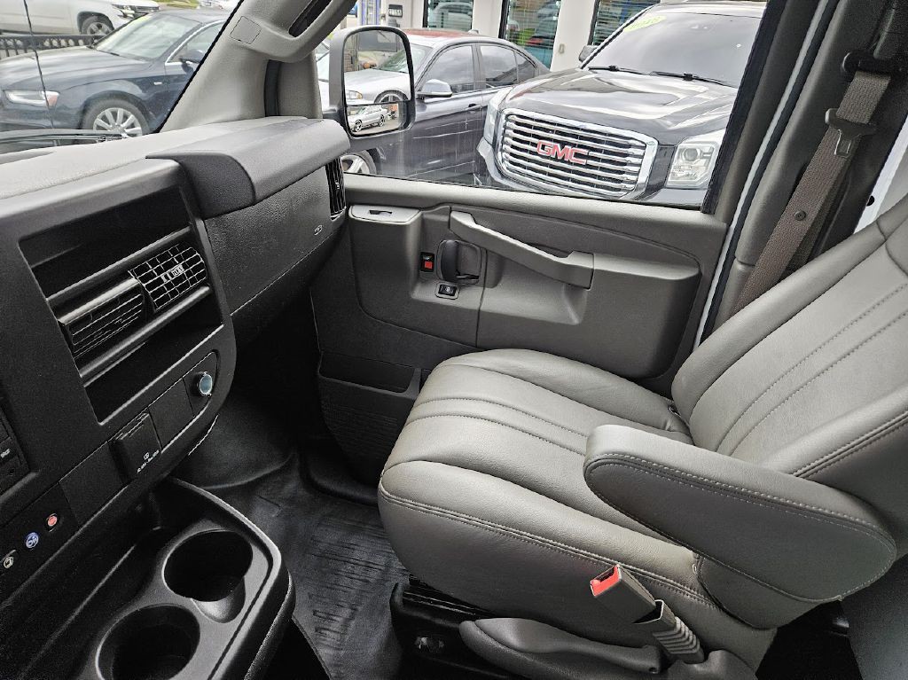 2021 Chevrolet Express Image 11
