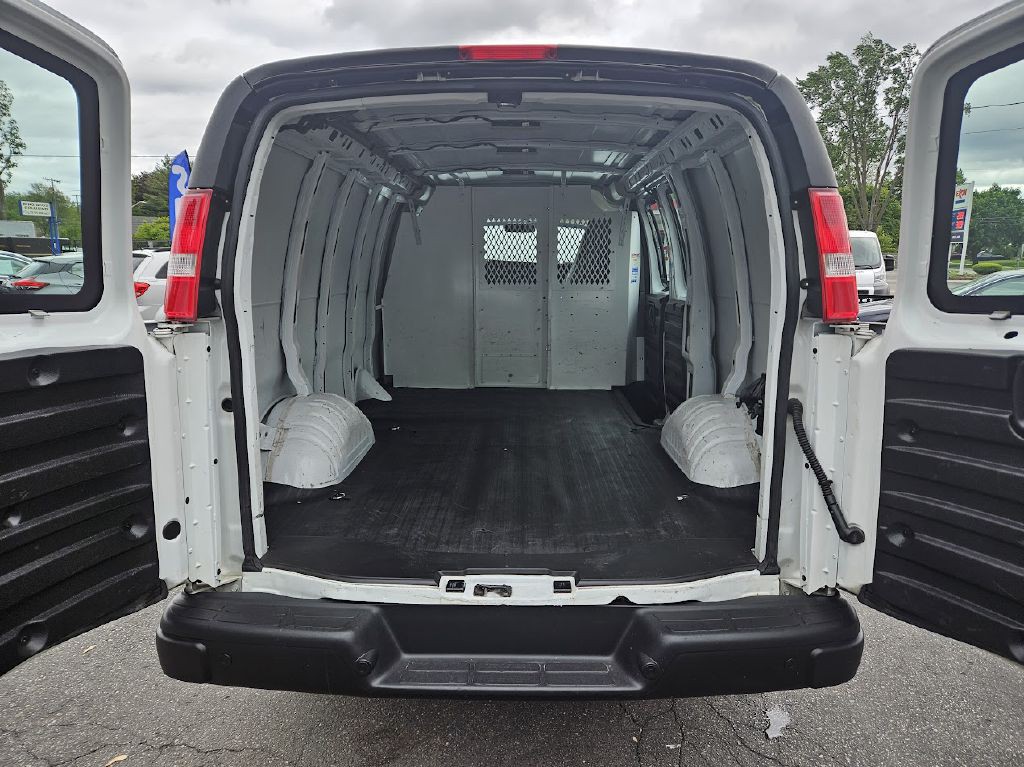 2021 Chevrolet Express Image 5