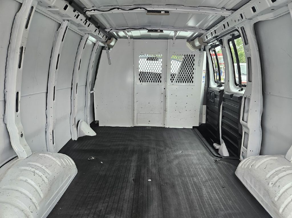 2021 Chevrolet Express Image 6