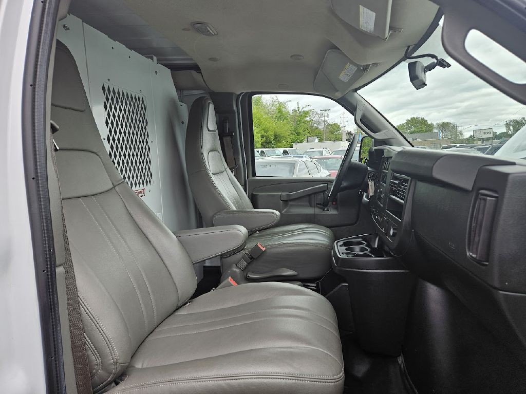 2021 Chevrolet Express Image 13