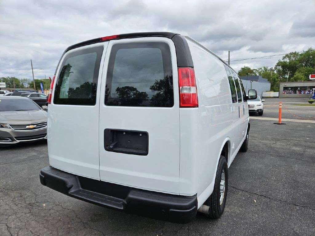 2021 Chevrolet Express Image 21