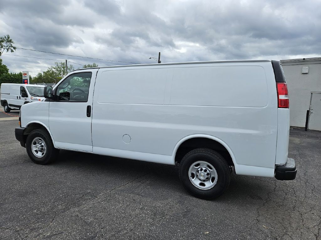 2021 Chevrolet Express Image 23