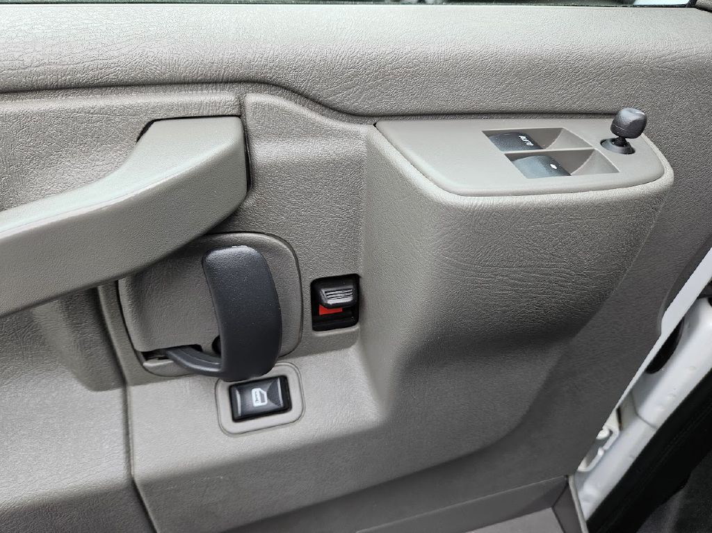 2021 Chevrolet Express Image 26
