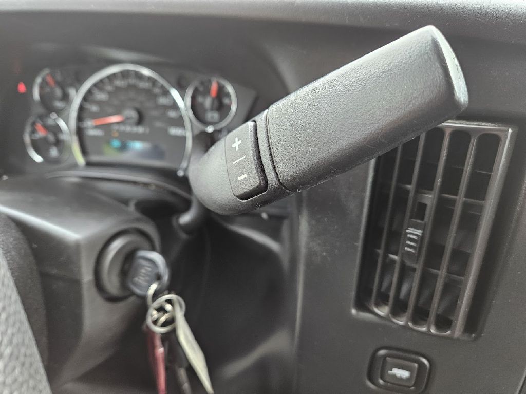 2021 Chevrolet Express Image 29