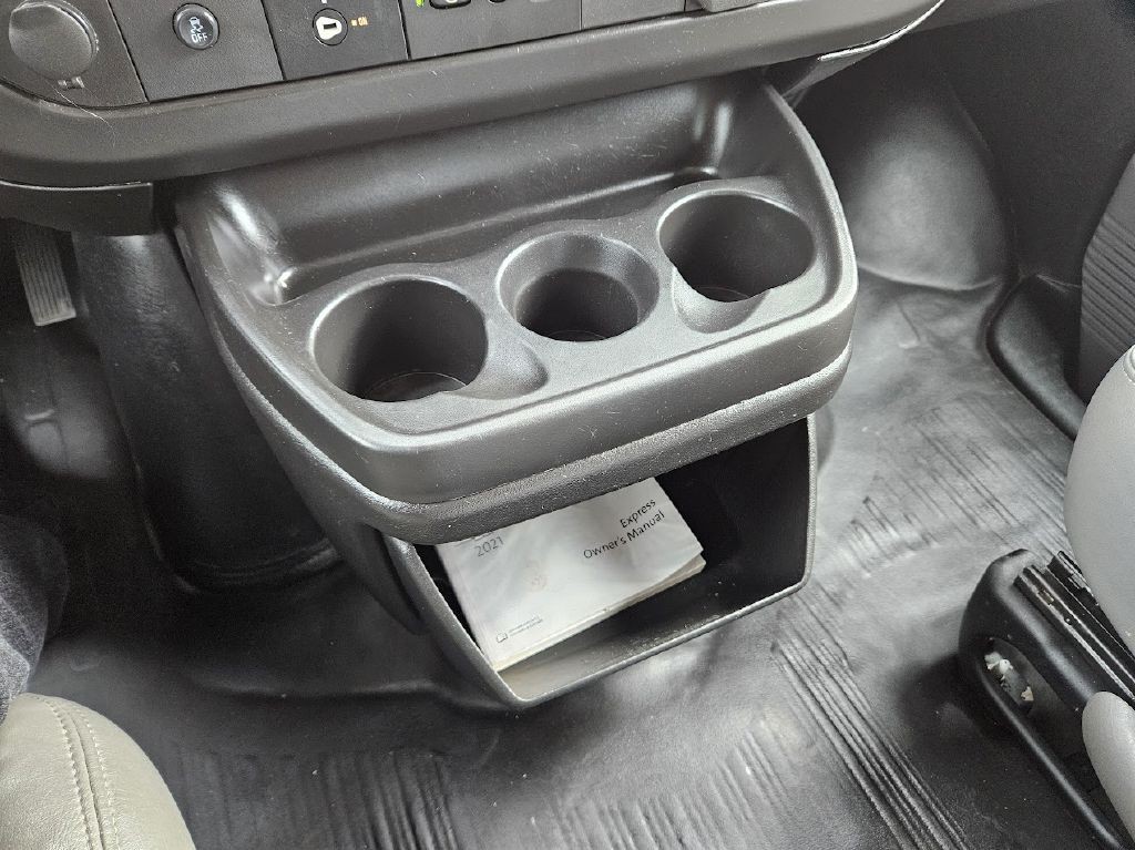 2021 Chevrolet Express Image 31